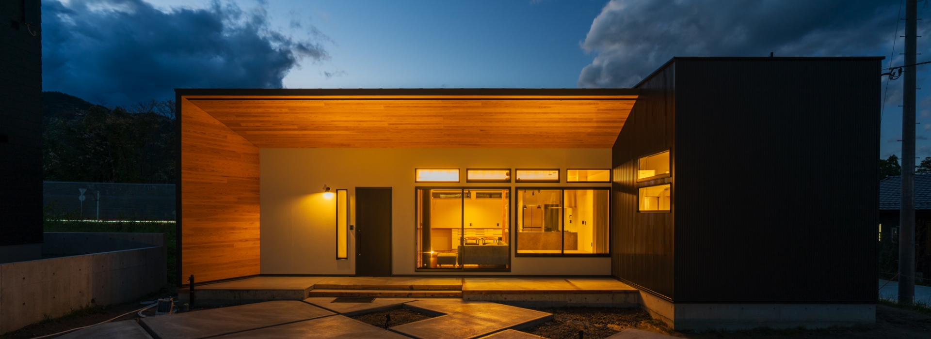 外観　夜　画像