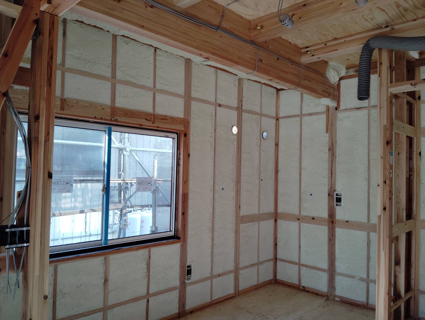 【ウレタン吹付断熱】白石市内の注文住宅にて断熱材の施工を行いました! アイキャッチ 【ウレタン吹付断熱】白石市内の注文住宅にて断熱材の施工を行いました! アイキャッチ