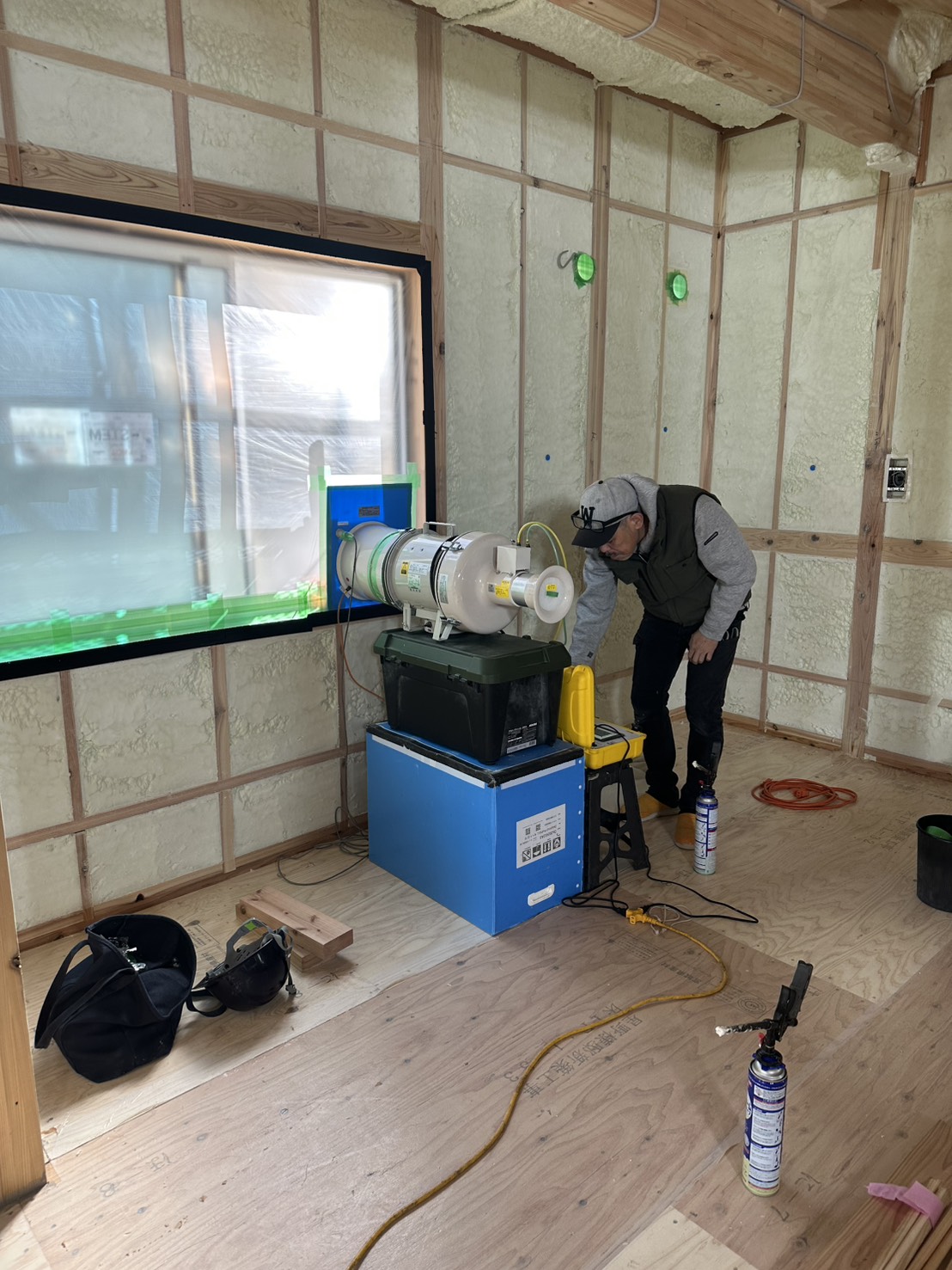 【気密測定】断熱材を施工した現場で気密測定を実施しました！ アイキャッチ