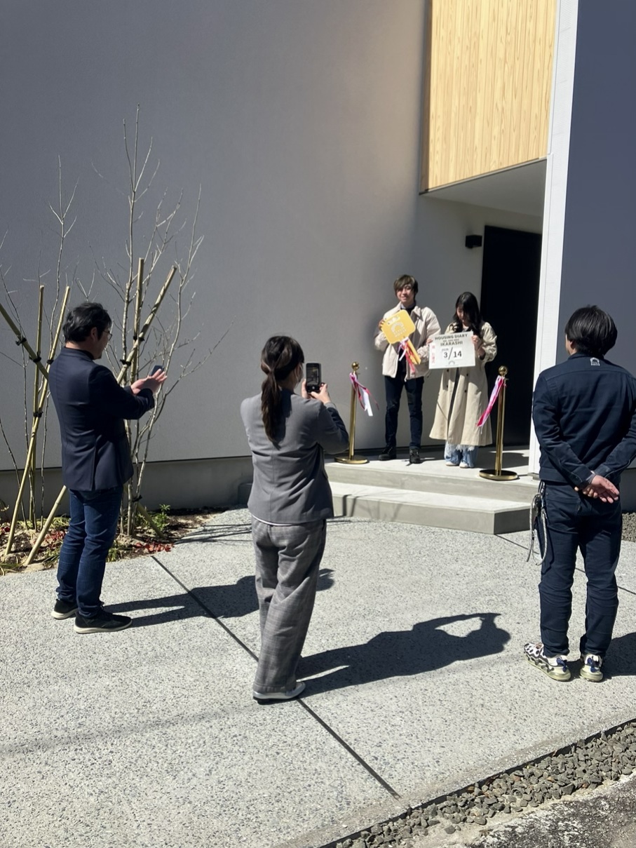 【お引渡し】お客様へ完成した住宅のお引渡しを行いました! アイキャッチ 【お引渡し】お客様へ完成した住宅のお引渡しを行いました! アイキャッチ